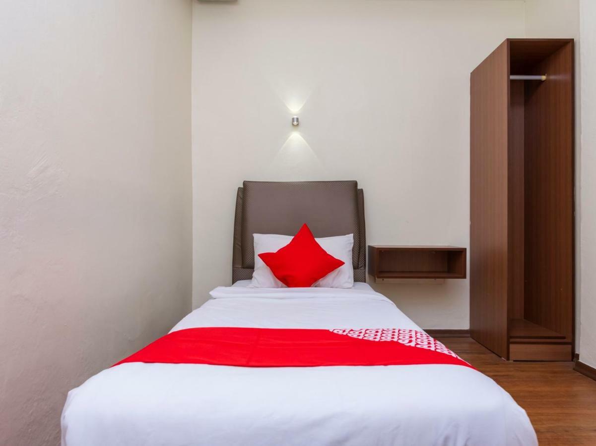 Super Oyo 1214 Oro Hotel 2*
